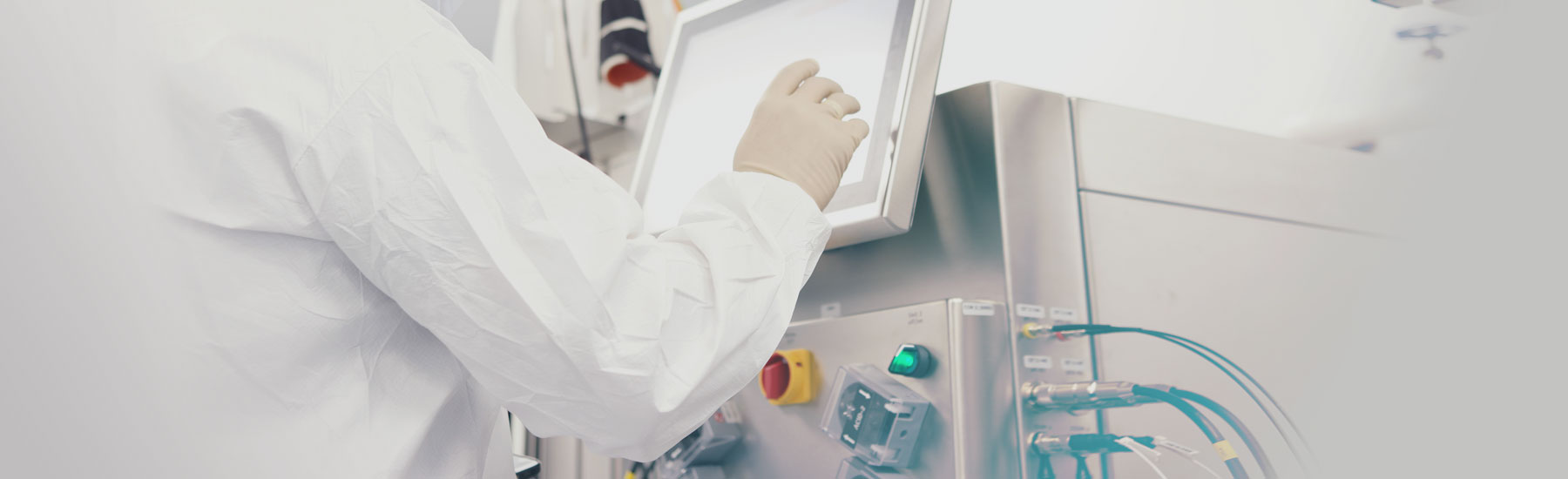 Lab assistant configures cell culture parameters on the computer during process development services